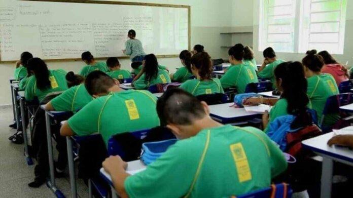 Governo cria poupança para estudantes do ensino médio Governo cria poupança para estudantes do ensino médio
