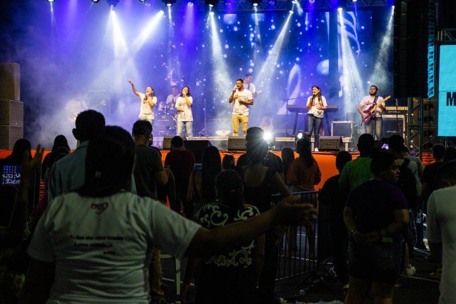 MIX DAS ÁGUAS – Bandas e cantores locais movimentaram o segundo dia de evento