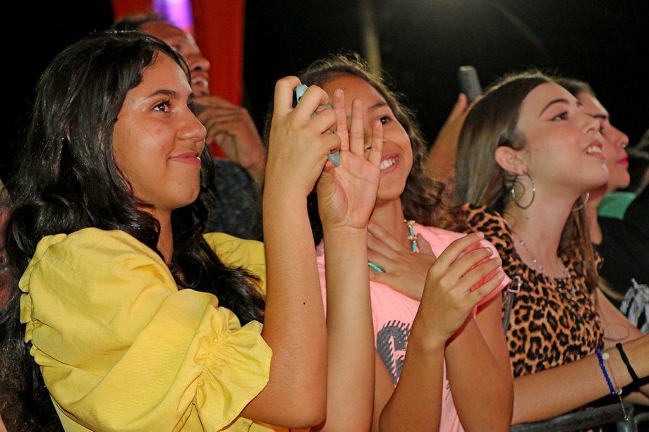 MIX DAS ÁGUAS – Bandas locais e DJ PV garantiram animação e louvor no 3º dia de festa MIX DAS ÁGUAS – Bandas locais e DJ PV garantiram animação e louvor no 3º dia de festa