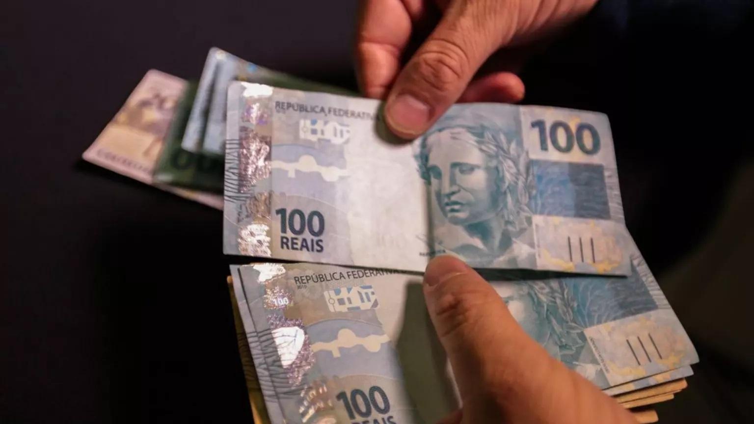 Servidores estaduais recebem salário na sexta-feira e 13° integral no dia 8 de dezembro
