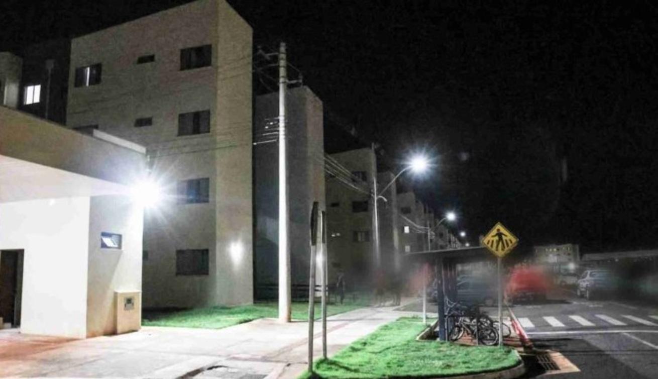Bebê que caiu de janela em apartamento já está se alimentando com leite materno