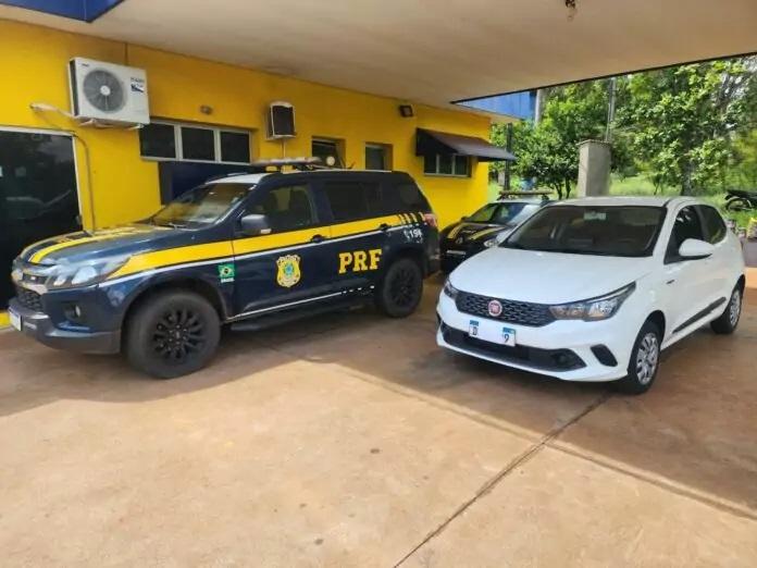Carro com queixa de furto é recuperado pela PRF em Três Lagoas Carro com queixa de furto é recuperado pela PRF em Três Lagoas