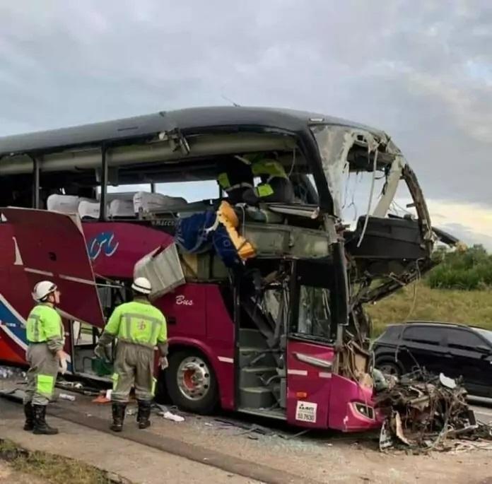 Cinco feridos ainda estão internados após colisão com ônibus em SP 