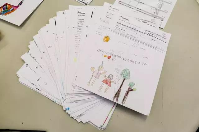 Correios ampliam prazo para adoção de 6 mil cartas de Natal Correios ampliam prazo para adoção de 6 mil cartas de Natal