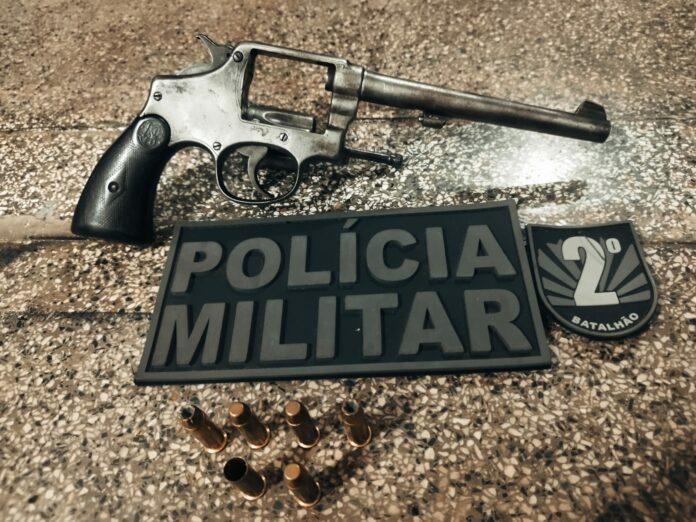 Homem é preso depois de atirar contra clientes de bar em Água Clara
