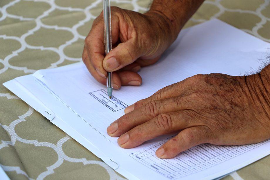 Mais 56 famílias receberão a escritura de suas casas pelo Programa de Regularização Fundiária Mais 56 famílias receberão a escritura de suas casas pelo Programa de Regularização Fundiária