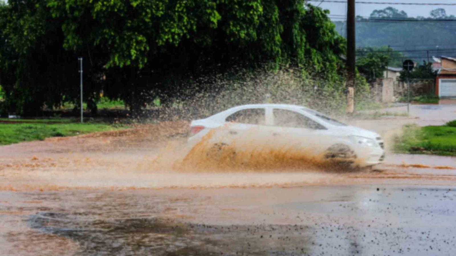 Mato Grosso do Sul tem alerta de tempestade com risco de alagamento e vento forte
