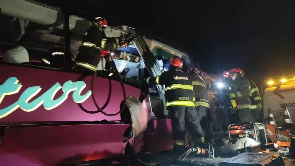 Tragédia na Castelo Branco: corpo de motorista deve chegar às 11h em TL