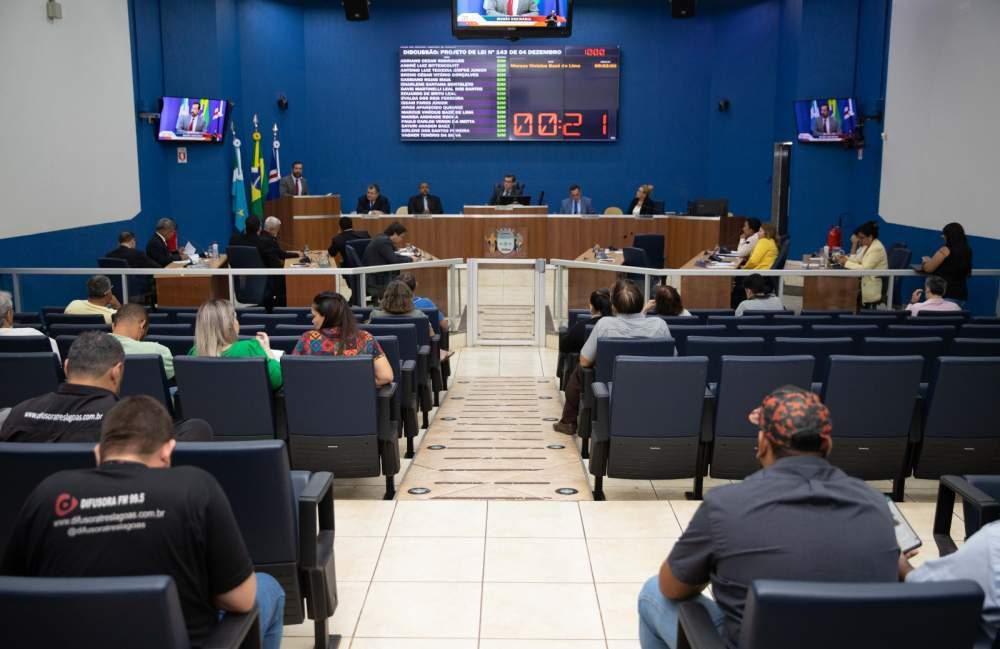 Vereadores validam isenção de taxa do lixo e criação de profissional e apoio Vereadores validam isenção de taxa do lixo e criação de profissional e apoio