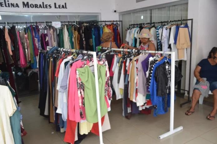 Penúltimo dia para aproveitar roupas por R$1 no brechó da Rede Feminina de Combate ao Câncer