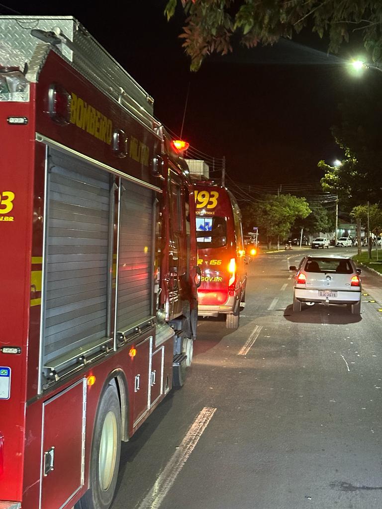 Corpo de Bombeiros atende ocorrência de acidente entre moto e bicicleta elétrica 