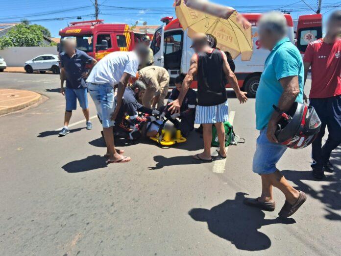 Acidente entre moto e bicicleta deixa idoso de 70 anos ferido no Vila Nova