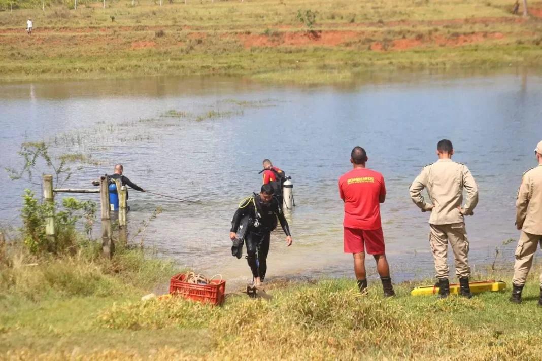 Corpo de pescador é encontrado boiando ao lado de embarcação Corpo de pescador é encontrado boiando ao lado de embarcação