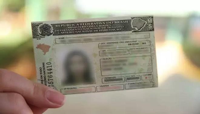 Detran alerta sobre mensagens falsas que prometem CNH sem aulas ou provas