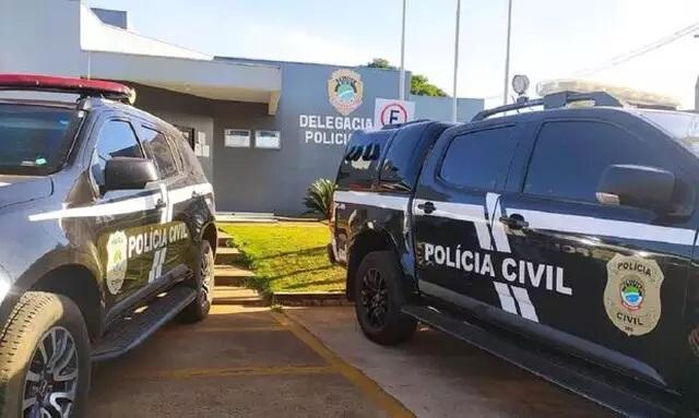 Em Cassilândia, homem morre ao bater moto em muro e polícia encontra porções de cocaína