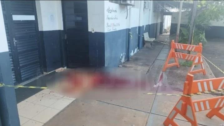 Homem mata mulher em frente à delegacia, em Ilha Solteira
