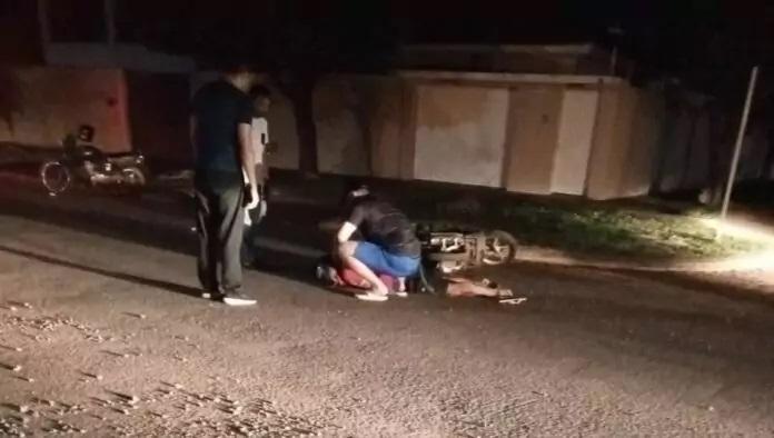 Motociclista fica ferido após sofrer queda em avenida do Santa Terezinha Motociclista fica ferido após sofrer queda em avenida do Santa Terezinha