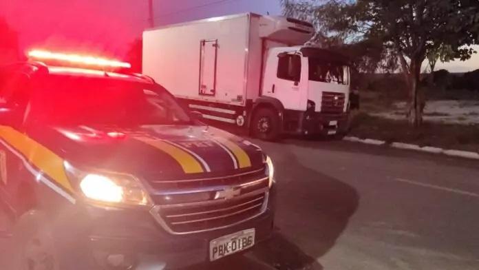 Motorista é preso pela PRF após mentir sobre roubo para ficar com dinheiro em Água Clara Motorista é preso pela PRF após mentir sobre roubo para ficar com dinheiro em Água Clara