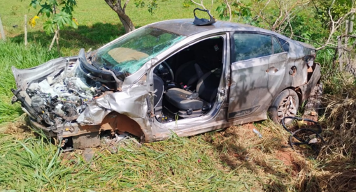 Quatro pessoas ficam presas às ferragens em acidente entre Três Lagoas e Inocência 