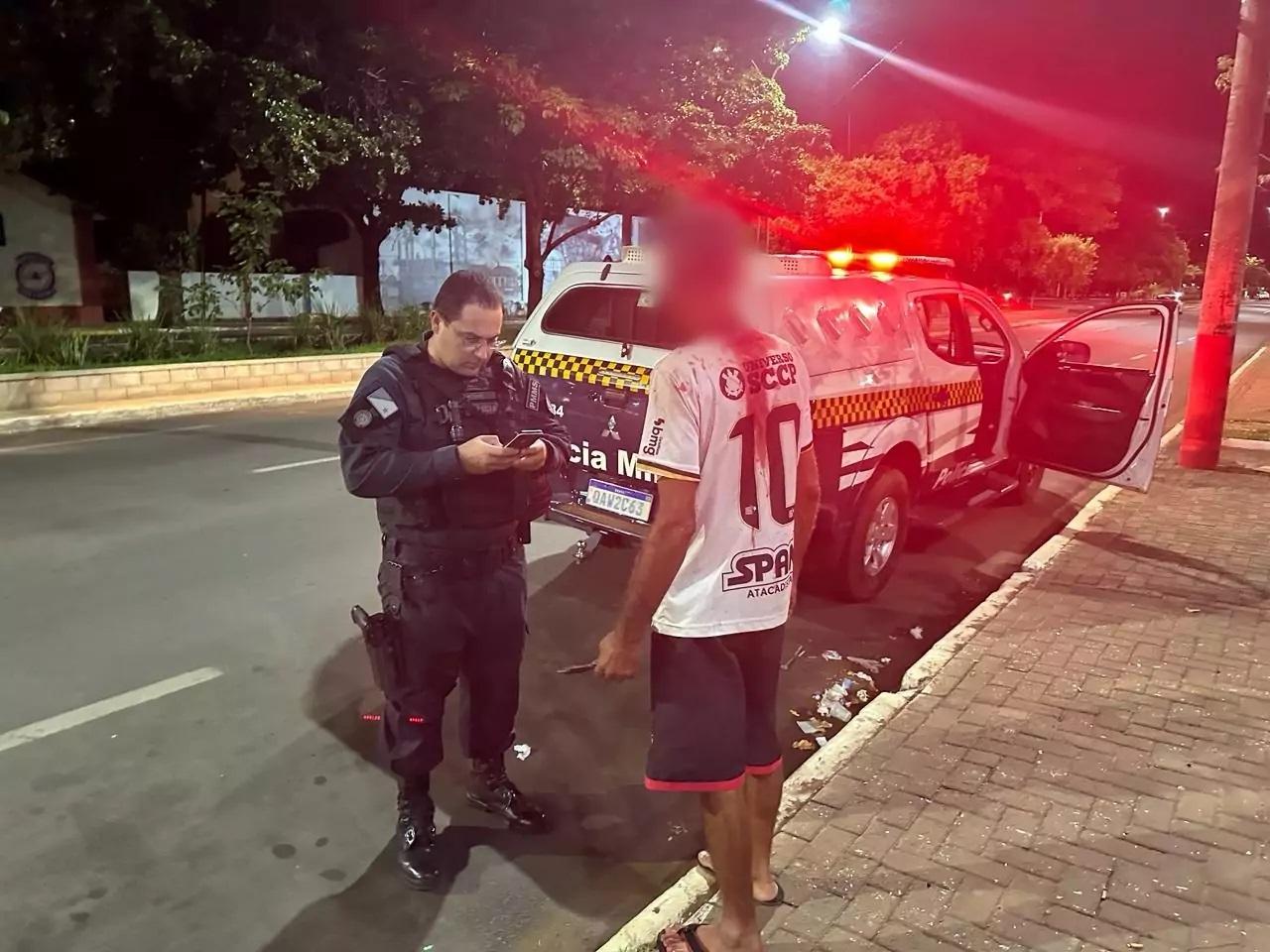 Briga entre moradores de rua deixa um ferido na Praça Ramez Tebet