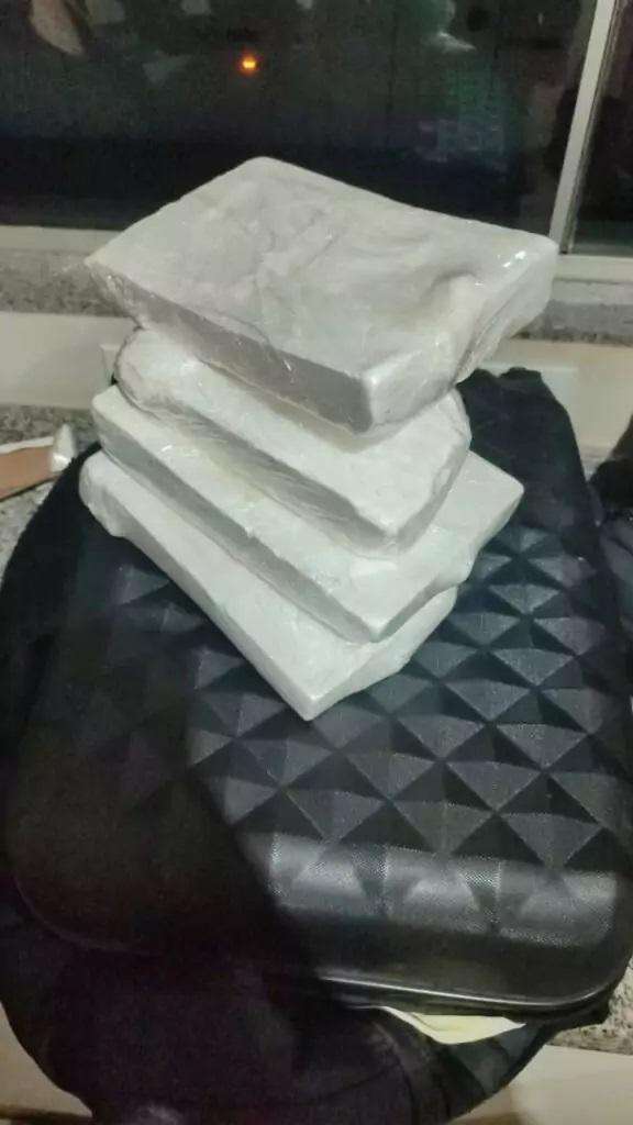Cocaína e produtos de informática e celular são apreendidos em ônibus pela PRF