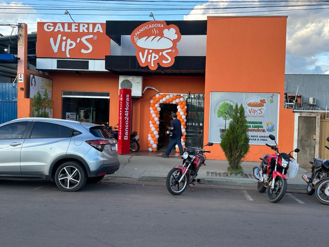 Comerciante é ameaçado de morte após pedir para morador de rua sair da porta de panificadora Comerciante é ameaçado de morte após pedir para morador de rua sair da porta de panificadora