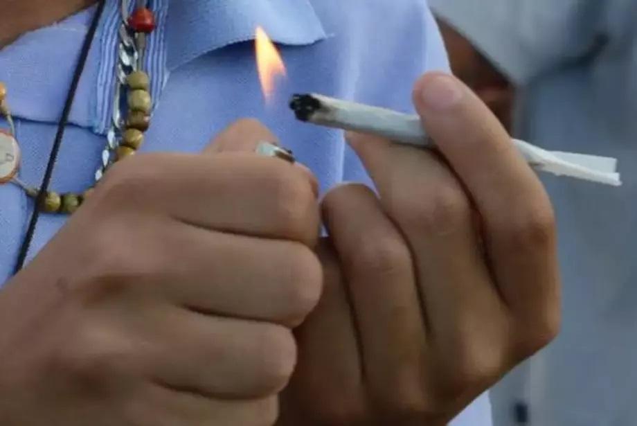 Deputado propõe multa a quem usar droga em locais públicos em Mato Grosso do Sul Deputado propõe multa a quem usar droga em locais públicos em Mato Grosso do Sul