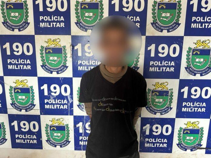 Drogado e transtornado, filho é preso após agredir com socos a própria mãe Drogado e transtornado, filho é preso após agredir com socos a própria mãe