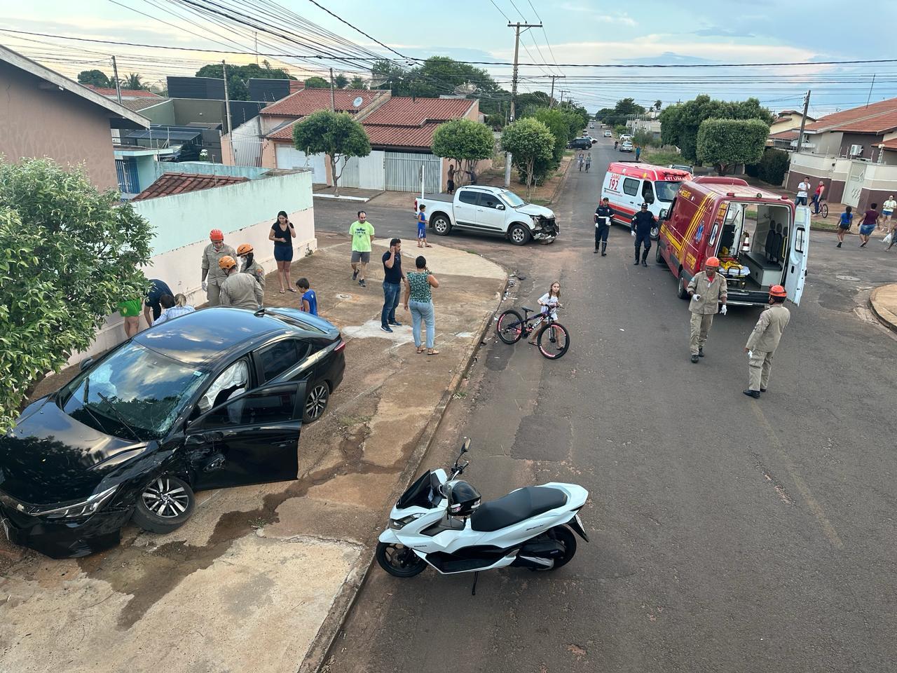Grave acidente é registrado entre dois veículos no bairro Vila Nova 
