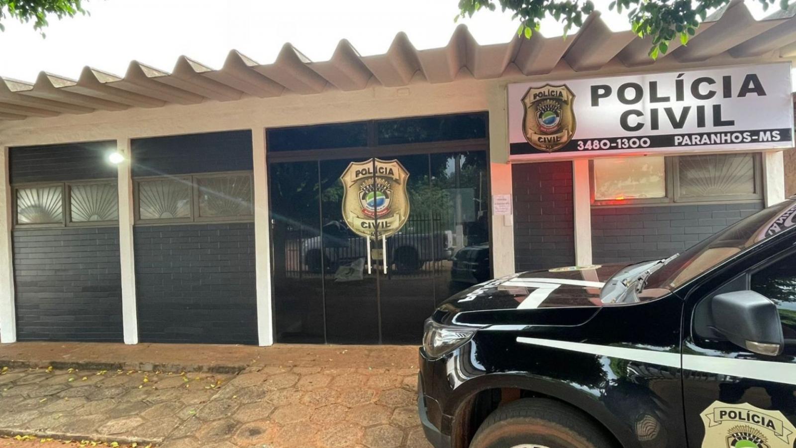 Homem é preso por delegado após ameaçar ex-companheira com canivete e tentar fugir para o Paraguai Homem é preso por delegado após ameaçar ex-companheira com canivete e tentar fugir para o Paraguai