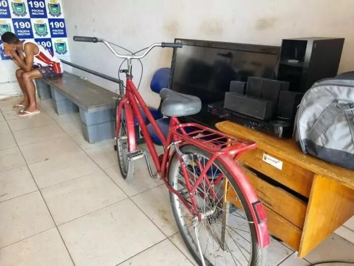Ladrão de casa no Colinos, “Vitinho” é preso com objetos furtados no Jardim Brasília