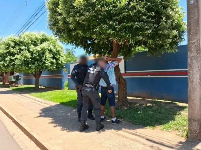 Morador de rua transtornado é preso depois de invadir Centro POP e lesionar funcionária