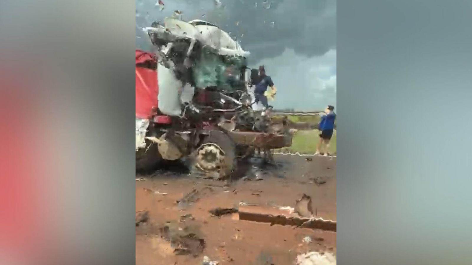 Polícia identifica morto na colisão entre carretas na BR-163, em Jaraguari