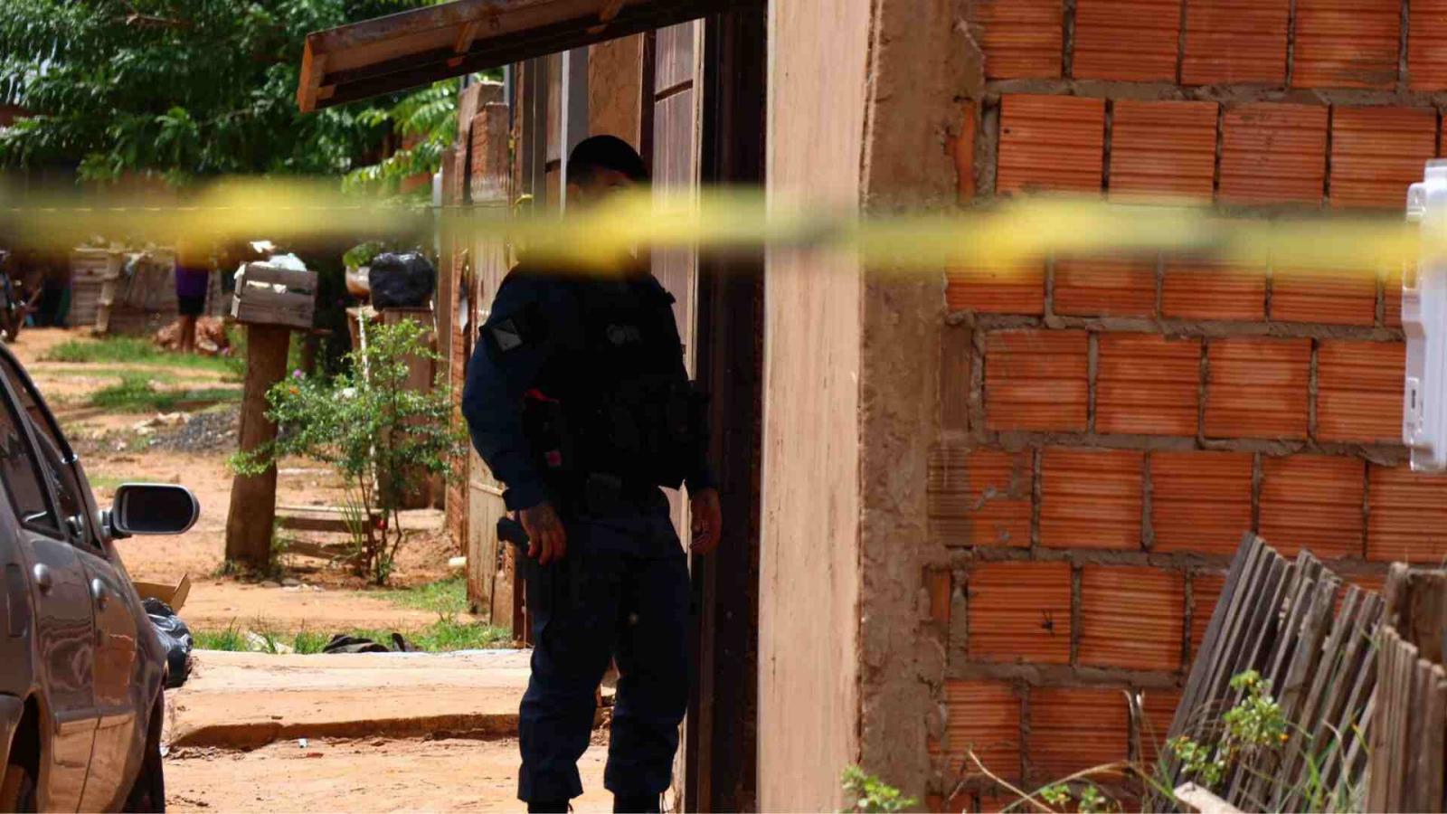 Morto em confronto com a PM é suspeito de execuções e tinha mochila com arma, munições e drogas Morto em confronto com a PM é suspeito de execuções e tinha mochila com arma, munições e drogas