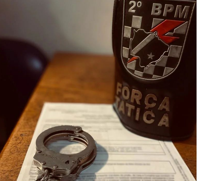 Força Tática da PM prende homem na praça Ramez Tebet Força Tática da PM prende homem na praça Ramez Tebet