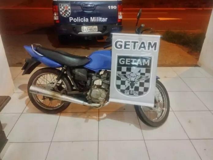 Moto furtada da frente do CEM é recuperada durante patrulhamento da GETAM