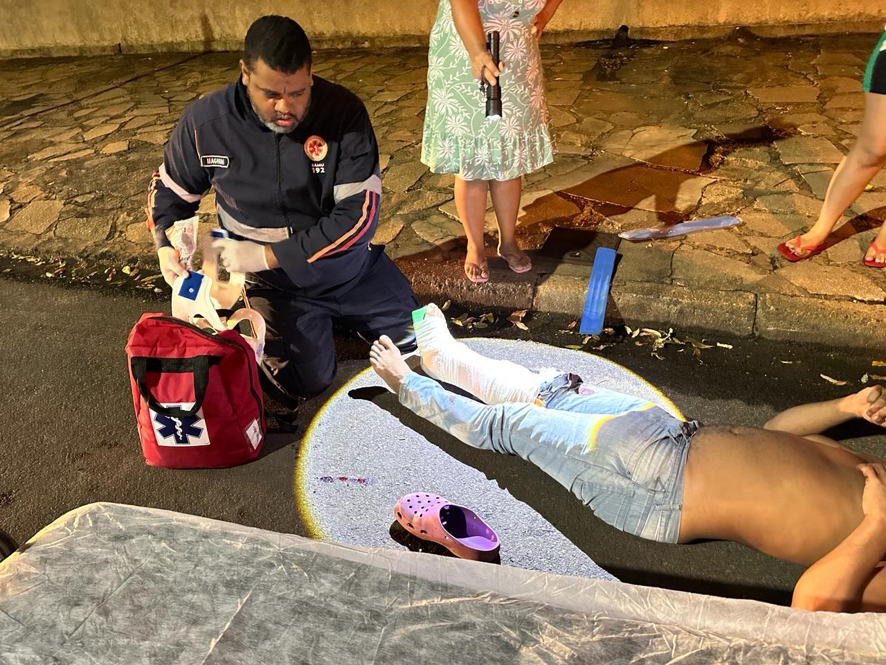 Homem que saiu de clínica de recuperação é agredido a marretadas e sofre fratura exposta na perna 