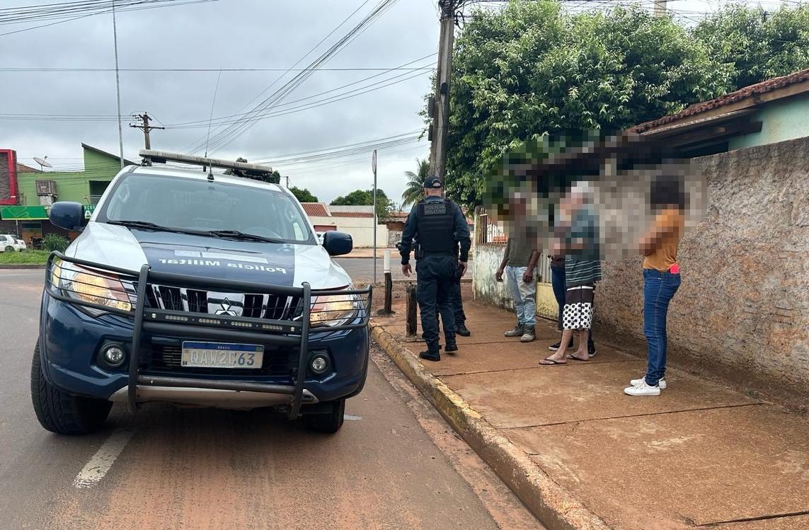 Mulher é presa pela PM após agredir idoso e atual companheiro 