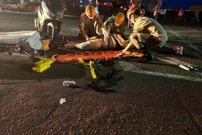 Acidente entre motos resulta em vítima com fraturas perto do shopping de Três Lagaos