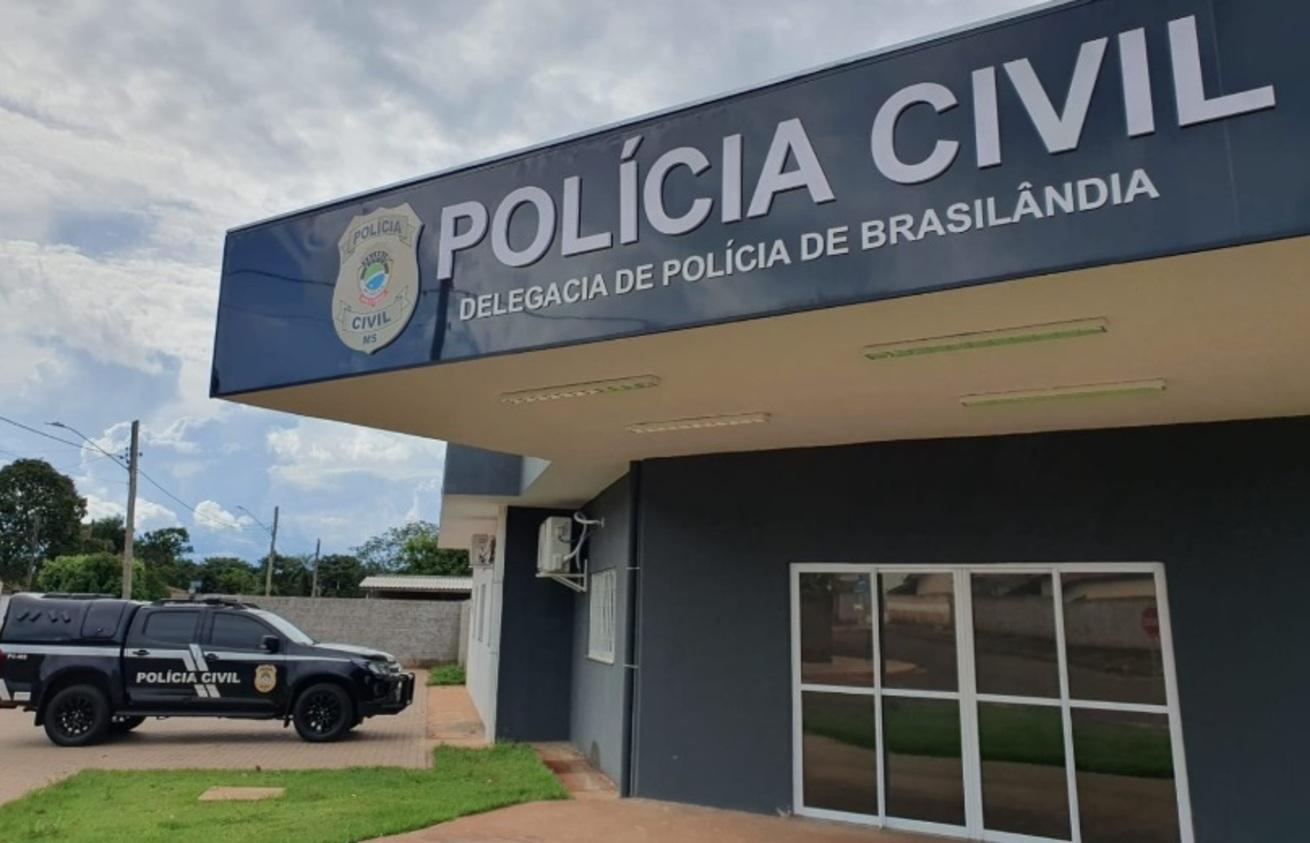 Ameaçada de morte e mantida em cárcere, mulher consegue fugir com filhos e pedir por socorro Ameaçada de morte e mantida em cárcere, mulher consegue fugir com filhos e pedir por socorro
