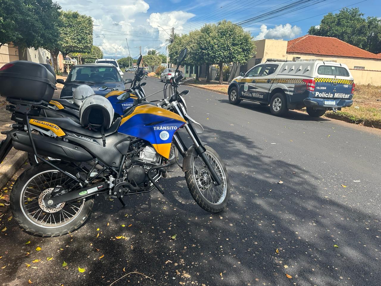  Caminhão derruba fiação e deixa grande parte dos moradores do Vila Nova sem internet 