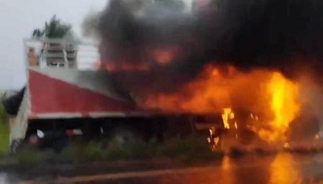 Caminhoneiro tenta ultrapassagem e provoca acidente que matou quatro da mesma família na MS-141