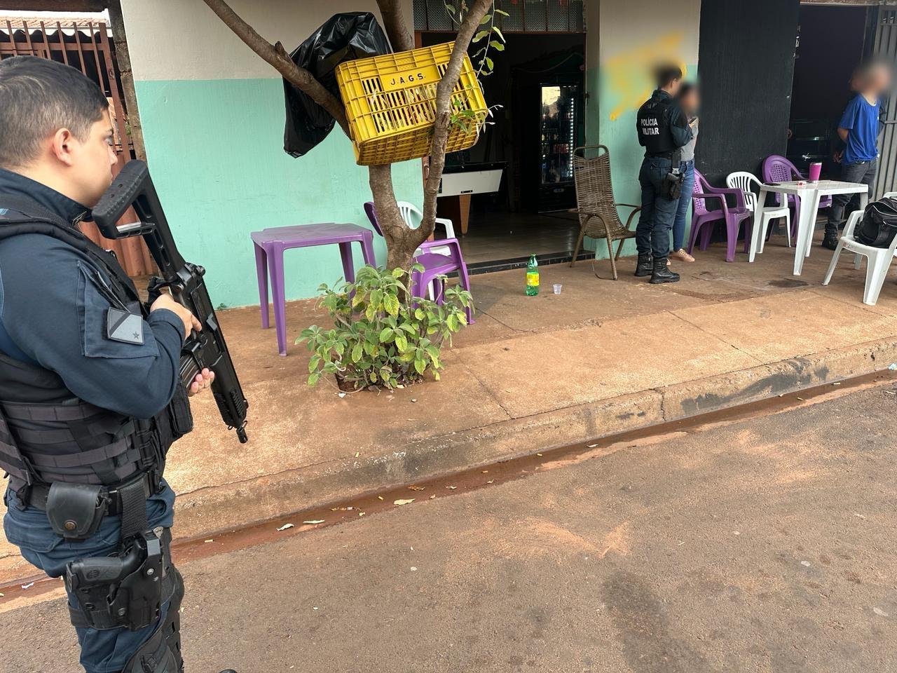 Em operação, menor é flagrada cuidando de bar no Jardim Carandá Em operação, menor é flagrada cuidando de bar no Jardim Carandá