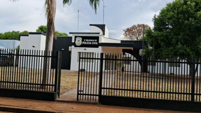 Embriagados, vizinhos quebram cerca elétrica de residência no Jupiá e Polícia é acionada Embriagados, vizinhos quebram cerca elétrica de residência no Jupiá e Polícia é acionada
