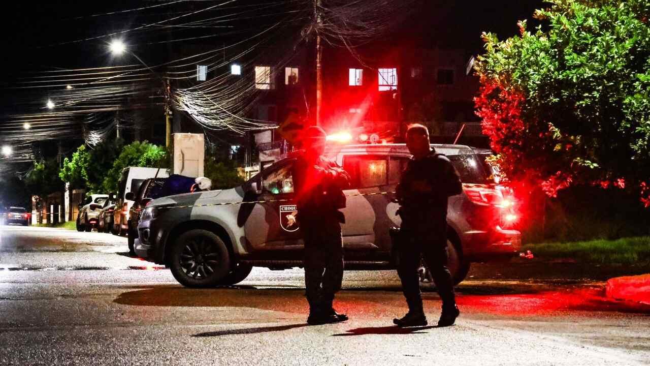 ‘Estava tomando banho’, diz morador ao ouvir disparos contra motociclista ferido com 3 tiros