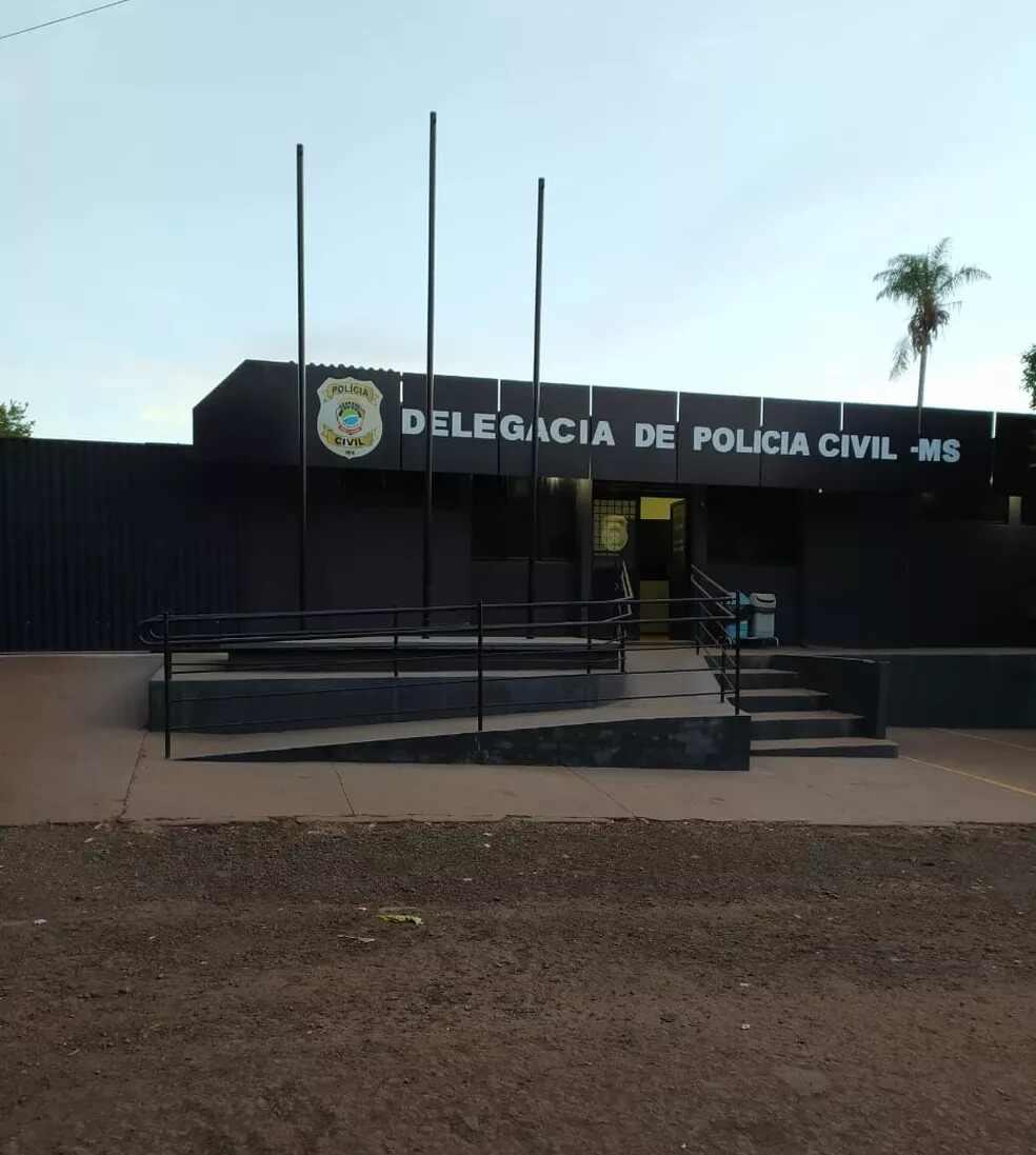 Foragido há 27 anos, homem é preso por estuprar e engravidar enteada em fazenda de MS Foragido há 27 anos, homem é preso por estuprar e engravidar enteada em fazenda de MS