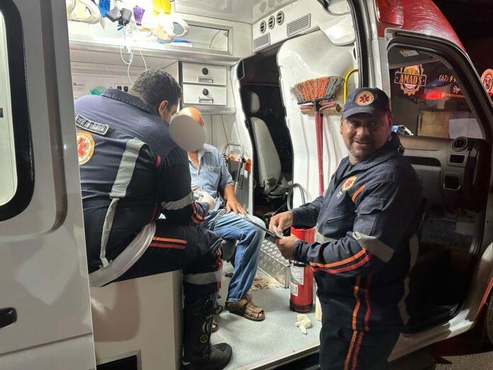 Idoso tem ferimentos leves após colisão entre duas motos no São João Idoso tem ferimentos leves após colisão entre duas motos no São João