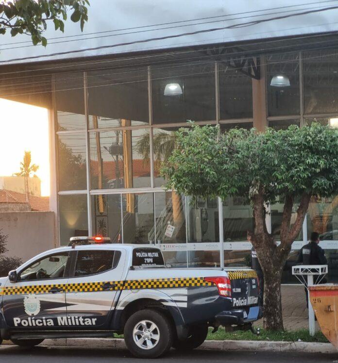 Loja de sofás é furtada e vandalizada por criminosos durante a madrugada; prejuízo passa dos R$ 10 mil Loja de sofás é furtada e vandalizada por criminosos durante a madrugada; prejuízo passa dos R$ 10 mil