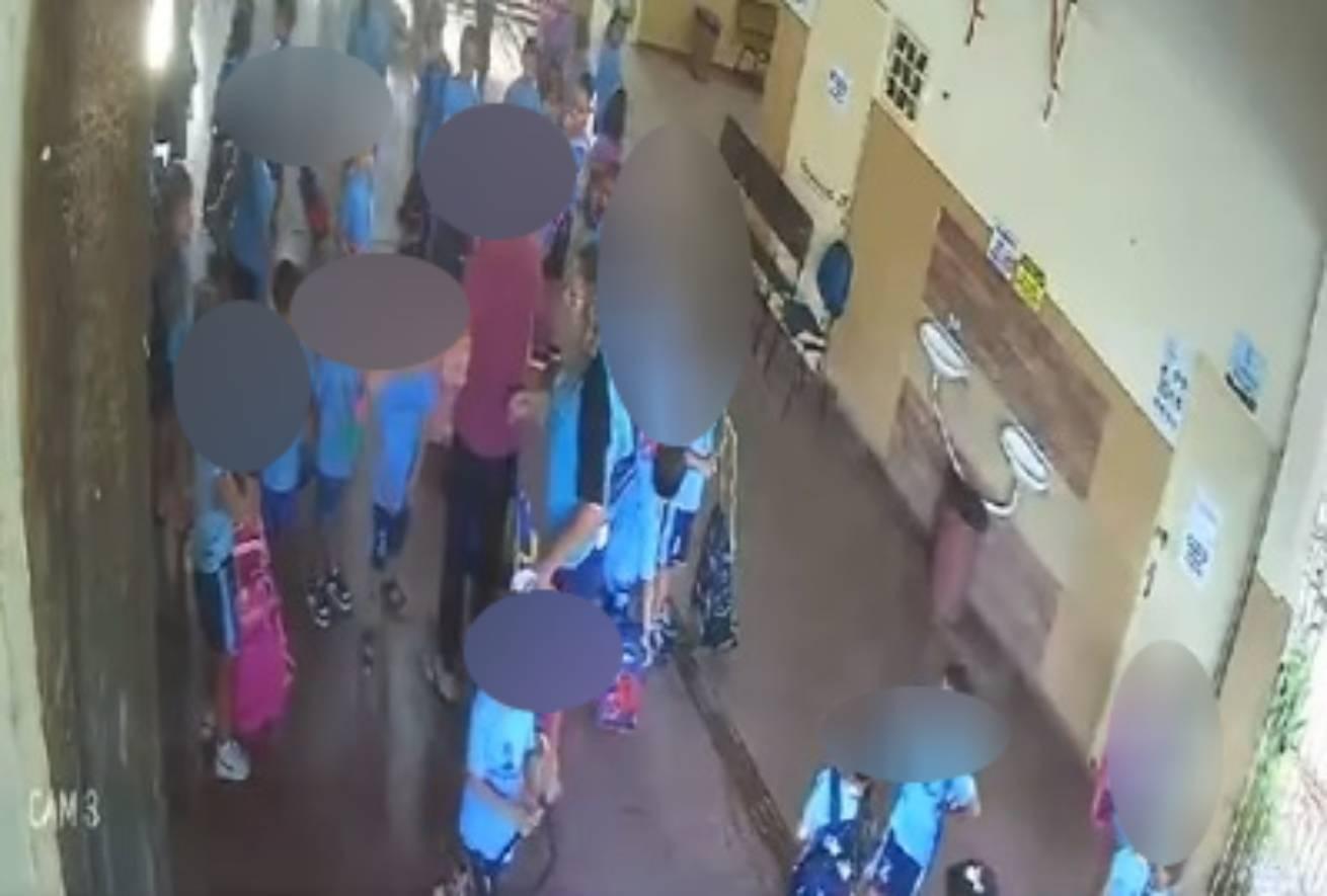 Menina negra agredida por pai de aluno em Campo Grande será transferida de escola Menina negra agredida por pai de aluno em Campo Grande será transferida de escola