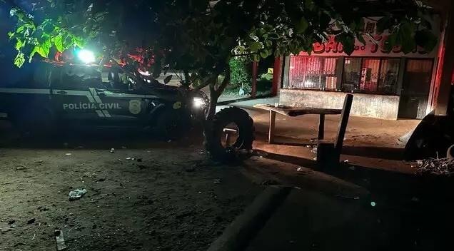 Rapaz morre em MS após ser esfaqueado por ex-namorada durante briga em bar